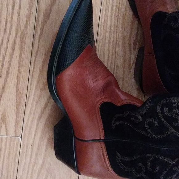 Boots - Picture 7 of 7